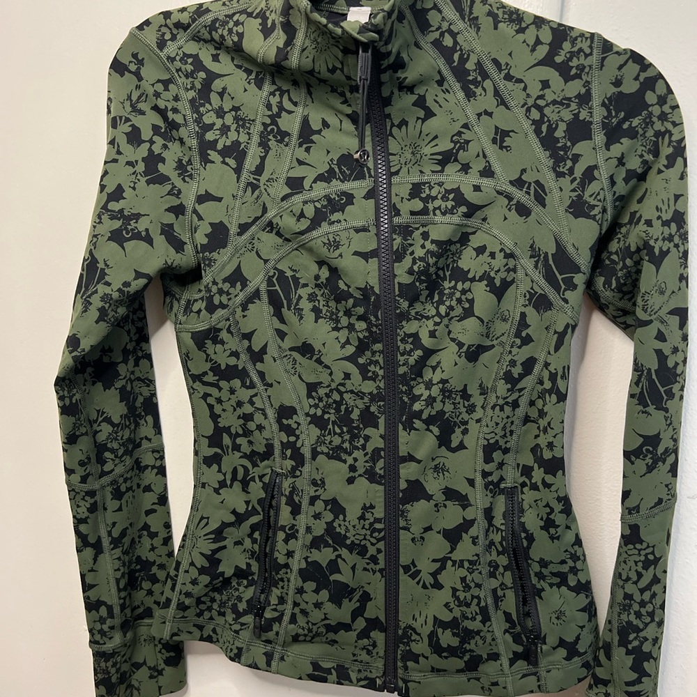 NWOT Lululemon running jacket
